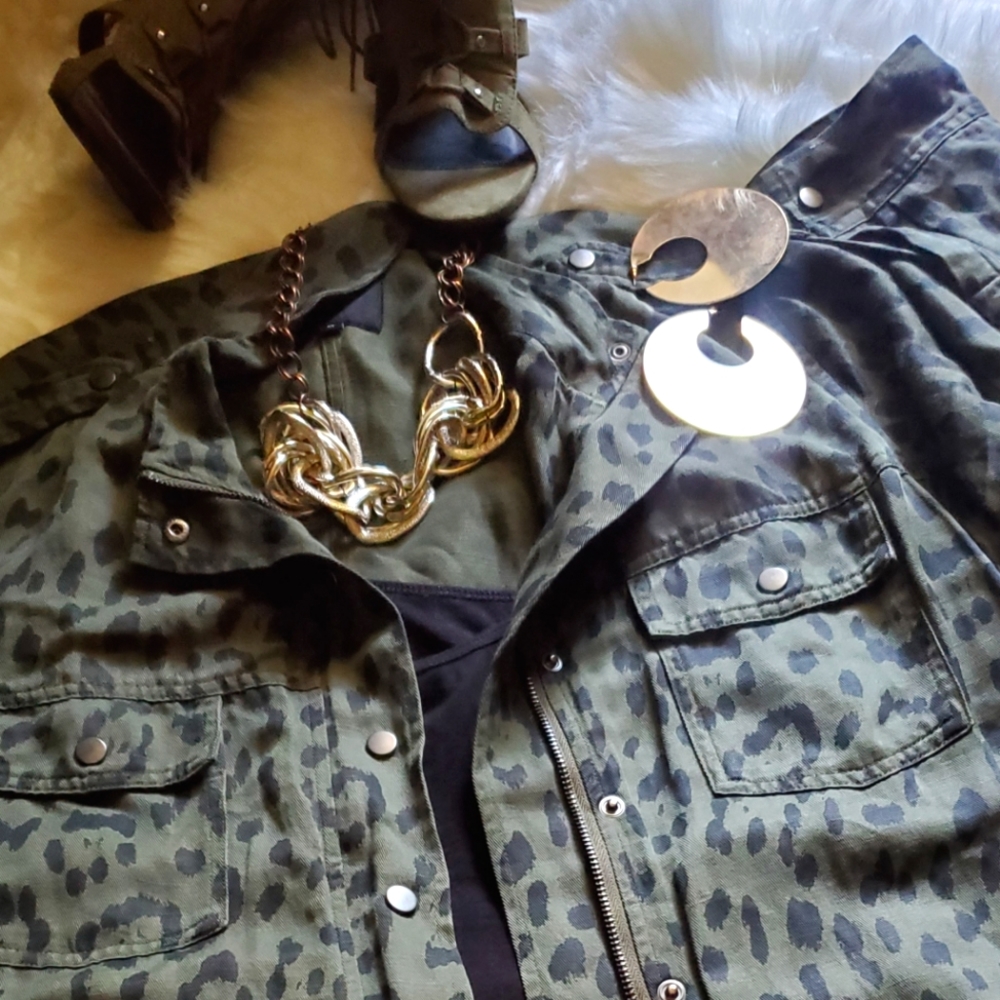 Cheetah 🐆 Utility Jacket - Picture 1 of 8